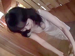 08793,A beautiful woman who feels