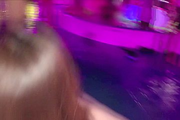 97B56BEB1919_Shake your hips with all one's might