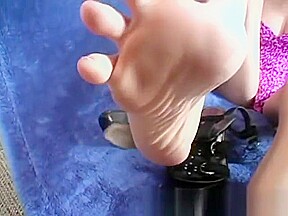 Abbey's feet jerk session