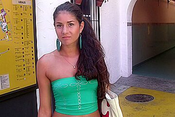 Agnessa in a lucky guy receiving an amateur blow job