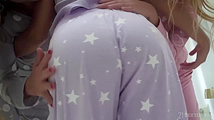 Alexis Crystal, Thalia Mint and their new friend can not stop making love with each other