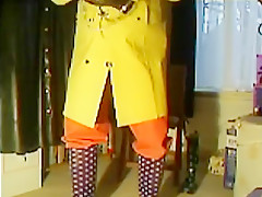 Another old video of myself wanking in rubber    what else! mmmm