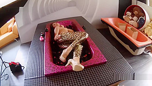 Backstage with Katya Clover and Little Caprice - Report -Reality -