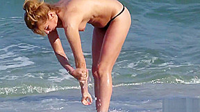 Beach Hot Amateur Topless MILFs - HD Video