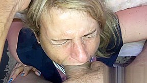 Bella casalinga in collant neri scopata violentemente