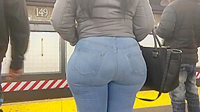 Big Wide Ebony Booty in Jeans