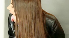 Bigass euro shakes her ass at the gloryhole