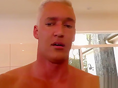 Black dude sperms on face