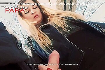 Blondinka Otsasyvaet Na Ulice/blonde Sucks Off On The Street