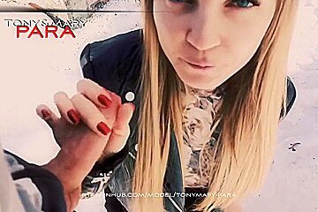 Blondinka Otsasyvaet Na Ulice/blonde Sucks Off On The Street