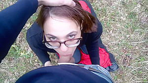 Blowjob in the forest: planted on the cock and cumshot in mouth