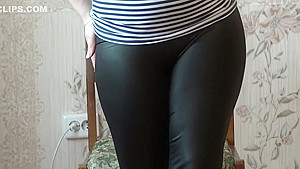 Brunette lowers the leggings and with a large dildo masturbates hairy pussy