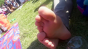 Candid feet - too close to soles
