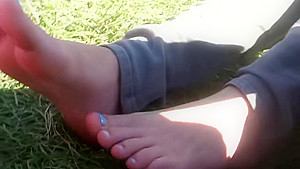 Candid feet - too close to soles