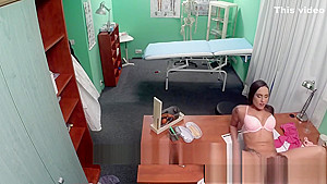 Cheating patient seduce doc to eat pussy