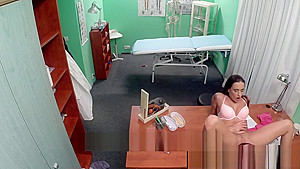 Cheating patient seduce doc to eat pussy