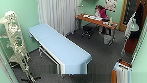 Cheating patient seduce doc to eat pussy