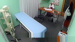 Cheating patient seduce doc to eat pussy