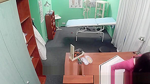 Cheating patient seduce doc to eat pussy