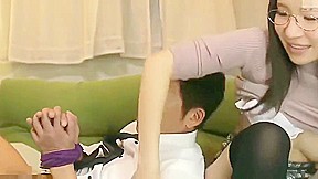Chuyen Tinh Voi Co Hang Xom