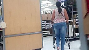 Curvy pretty latina in jeans