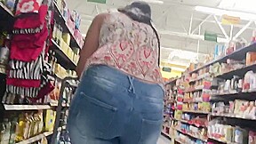 Curvy pretty latina in jeans