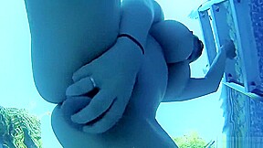Curvy underwater Dildo play