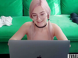 Eeva Elfie And Eva Elfie In Fucks A Fan And Streams It