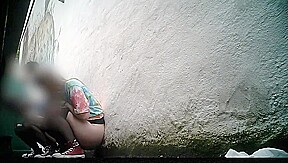 Estrangeiro - Carnival pissing girls 1