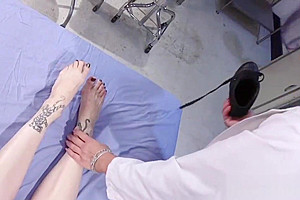 Footfetish doctor TS cocksucked by babe
