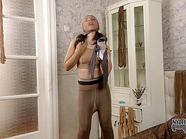 Fucking Hot Nylon Show With Mia