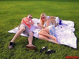 Fucks At The Picnic Sunporno