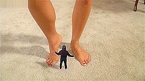 Giantess Sara Jalin