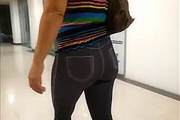 Hawt Leggings In Public
