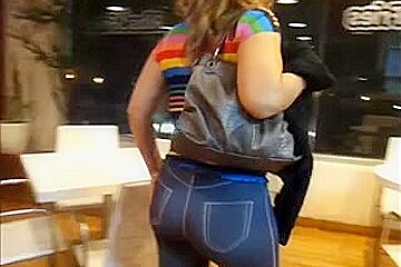 Hawt Leggings In Public
