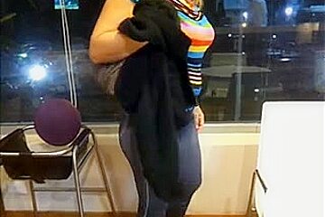 Hawt Leggings In Public