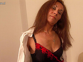 Horny Mature Slut Grinding On The Couch - MatureNL