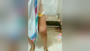 Hot Bhabhi Bathing Nude Showing Bug Ass