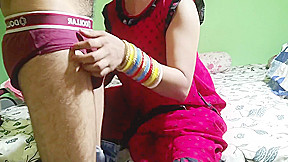 Hot Milf - Tv Mechanic Boy Ko Seduce Karke Chudayi Kiya