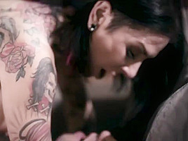 Hot Sexy Milf Covered With Tattoos Gets It Into Her Ass