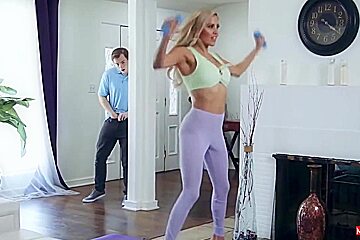 Instead Of Doing Her Daily Workout Routine, Smoking Hot