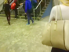 It is easy to spy on phone addicts