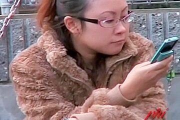 Japanese babe caught on cam during a kinky street sharking