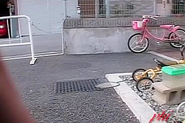 Japanese babe caught on cam during a kinky street sharking