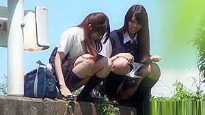 Japanese skank urinates