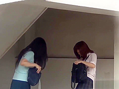 Japanese teenage skanks peeing