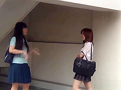 Japanese teenage skanks peeing