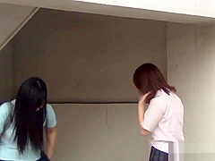 Japanese teenage skanks peeing