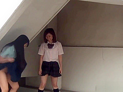 Japanese teenage skanks peeing