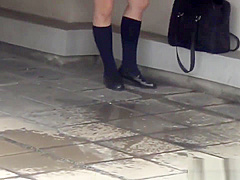 Japanese teenage skanks peeing